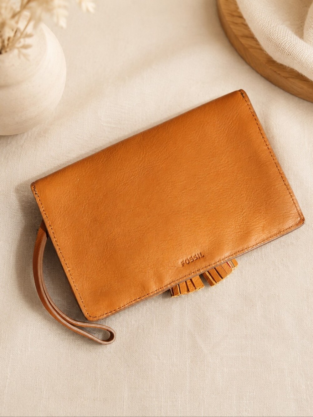 Fossil Leather Wristlet / Clutch โ Cognac Brown
